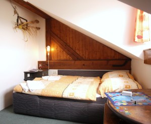 Podkrovní pokoje jsou menší, ale o to útulnější