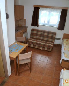 Apartmán nad vinným sklepem má i kuchyňku